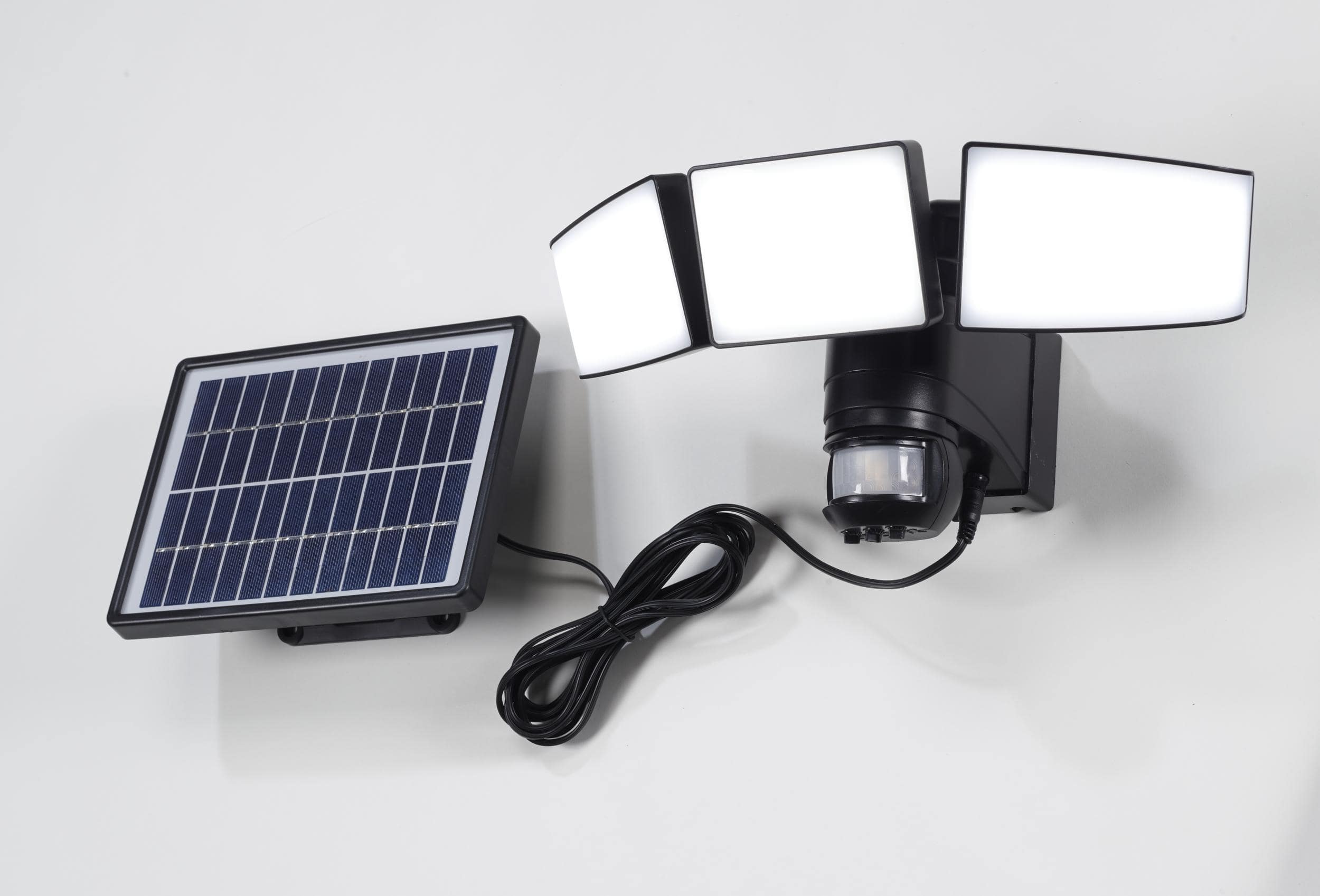 Wetelux Solar LED Fluter, 15 Watt mit Bewegungsmelder